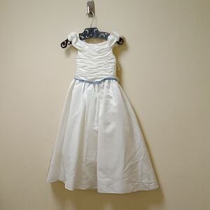 Sweet Beginnings Size 4 Flowergirl Dress